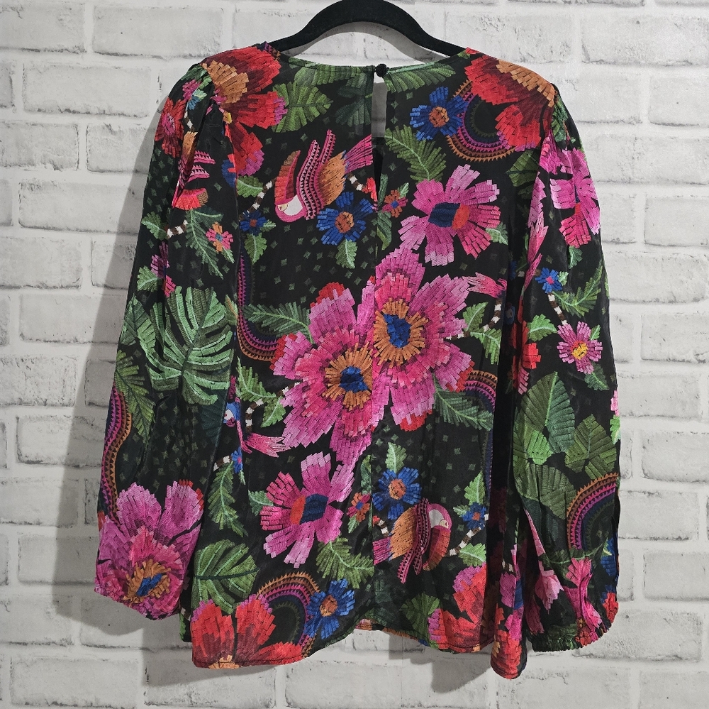 EUC Farm Rio Blooming Garden Blouse Black Floral size S - Picture 4 of 8